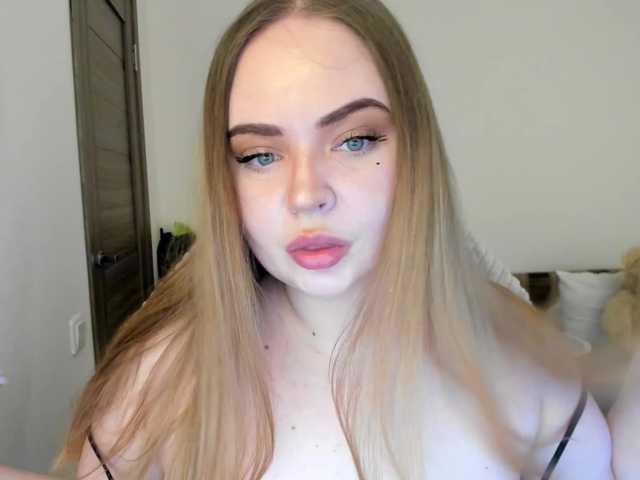 MishaLips's BongaCams show and profile