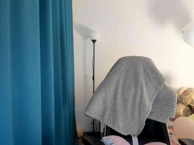Shy_foxY webcam