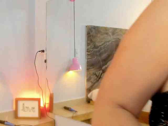 Alessia12- Alessia12-