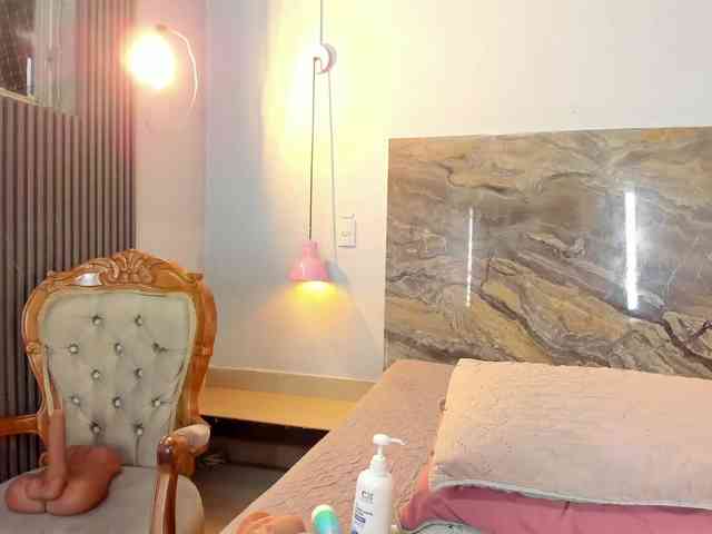 Alessia12- Alessia12-