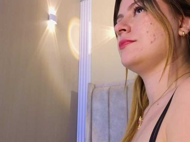 Emma-Blonde's BongaCams show and profile