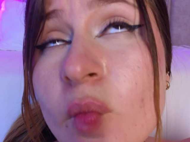 Emma-Blonde's BongaCams show and profile