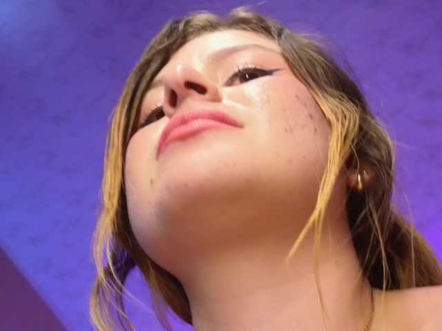 Emma-Blonde's BongaCams show and profile