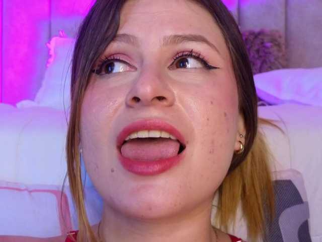 Emma-Blonde's BongaCams show and profile