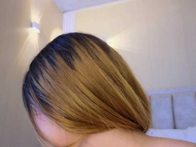 Emma-Blonde's BongaCams show and profile