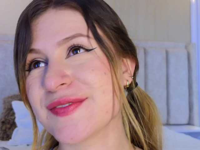 Emma-Blonde's BongaCams show and profile