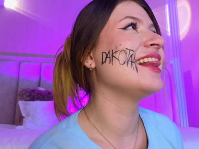 Emma-Blonde's BongaCams show and profile