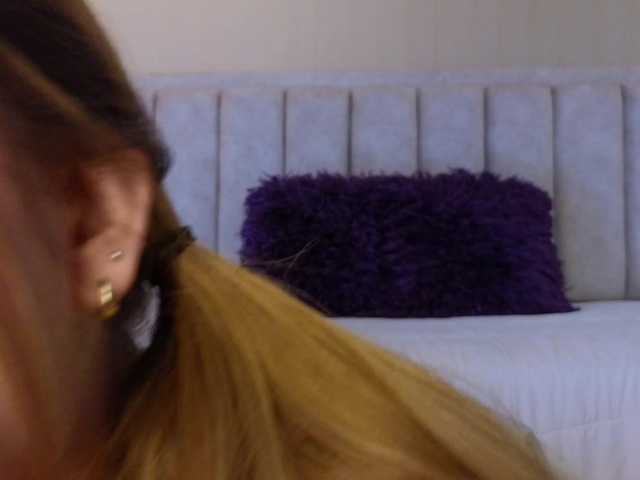 Emma-Blonde's BongaCams show and profile