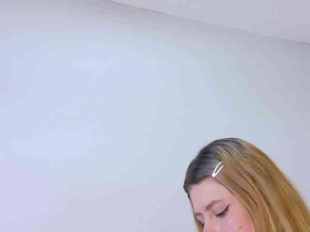 Emma-Blonde webcam