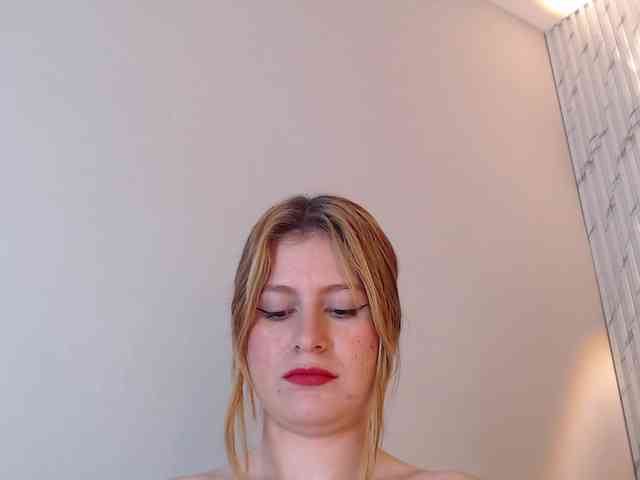 Emma-Blonde webcam