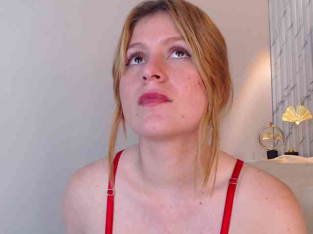 Emma-Blonde webcam