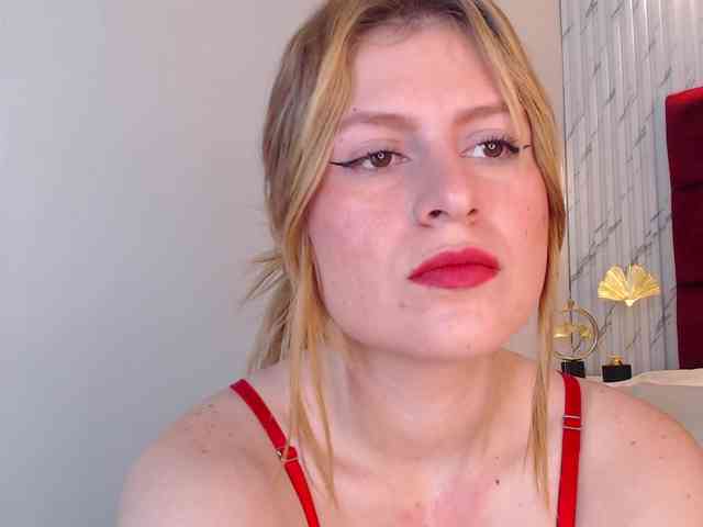 Emma-Blonde webcam