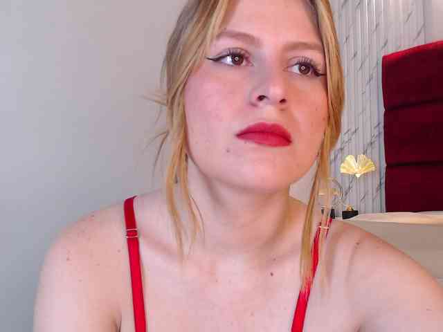 Emma-Blonde webcam