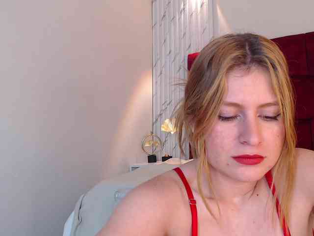 Emma-Blonde webcam