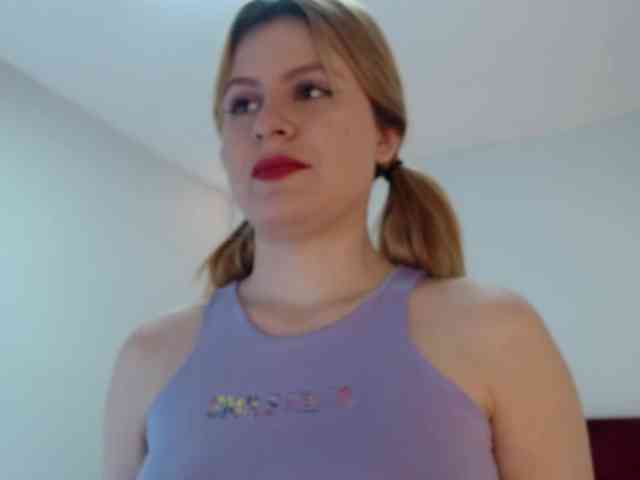 Emma-Blonde webcam