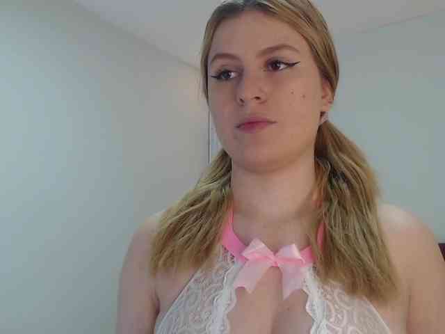 Emma-Blonde webcam