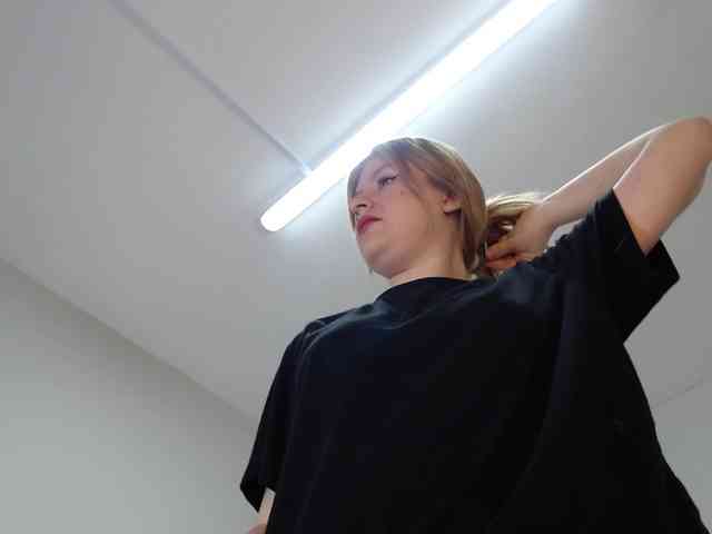 Emma-Blonde webcam