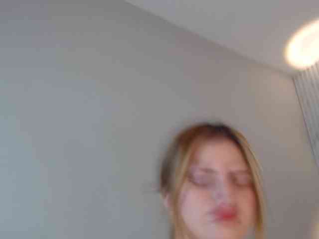 Emma-Blonde webcam