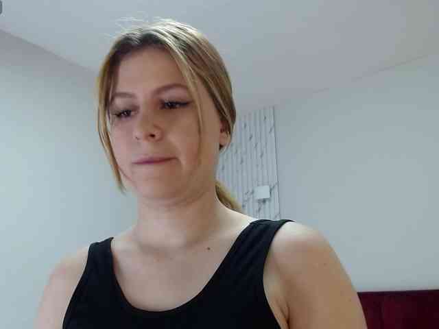 Emma-Blonde webcam