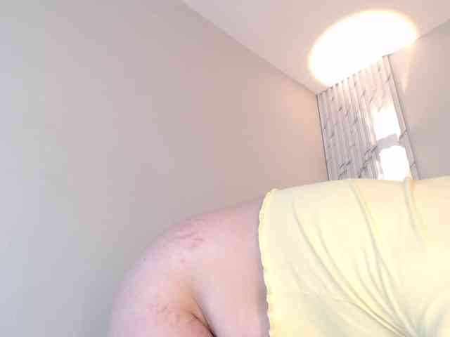 Emma-Blonde webcam
