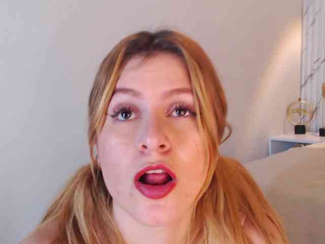 Emma-Blonde webcam