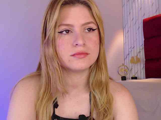 Emma-Blonde webcam