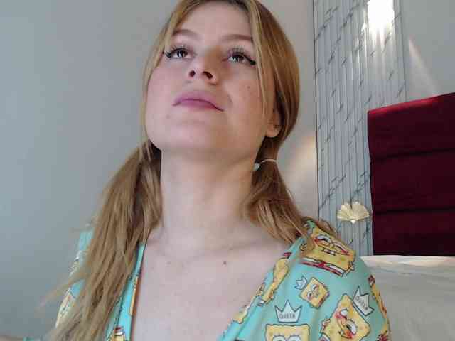 Emma-Blonde webcam