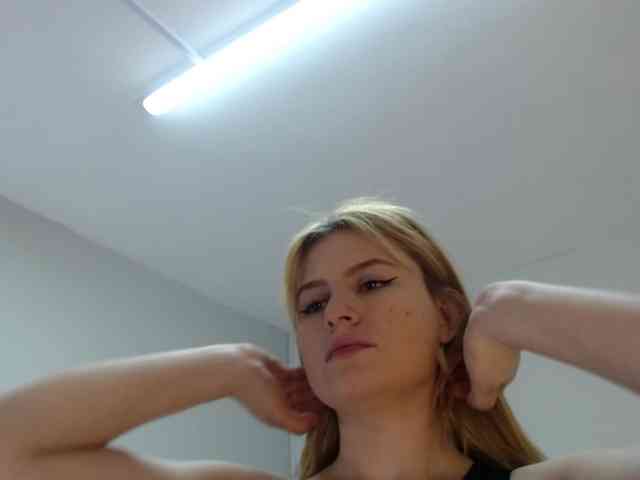 Emma-Blonde webcam