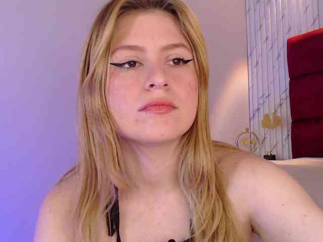 Emma-Blonde webcam