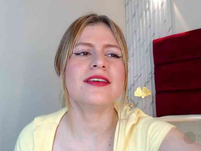 Emma-Blonde webcam