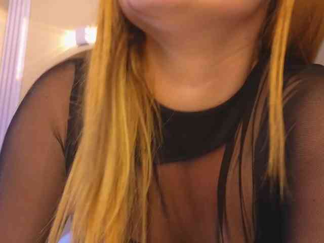Emma-Blonde webcam
