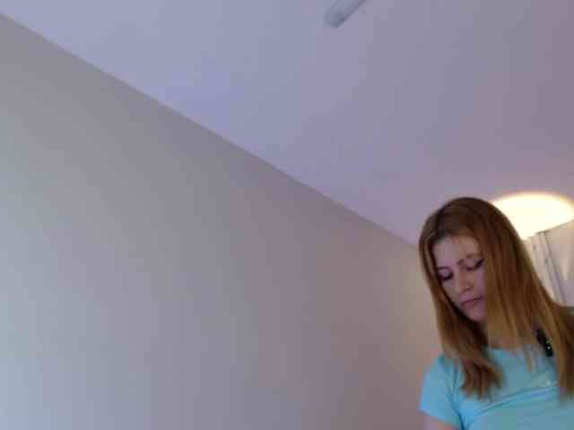 Emma-Blonde webcam