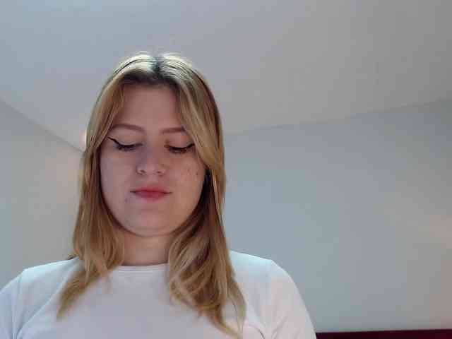 Emma-Blonde webcam