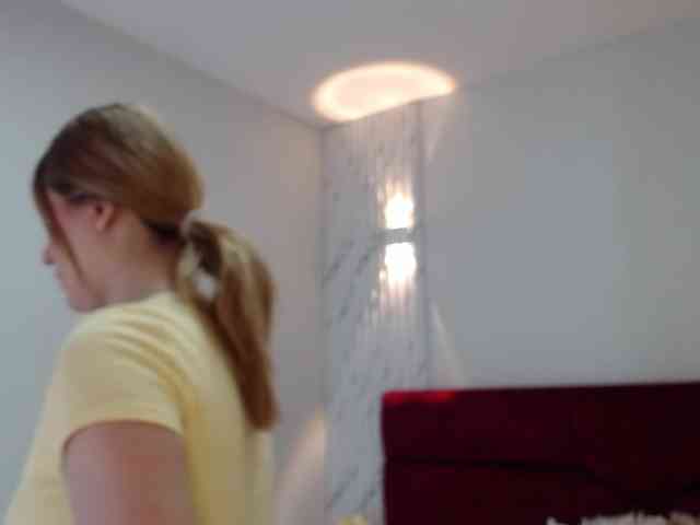 Emma-Blonde webcam