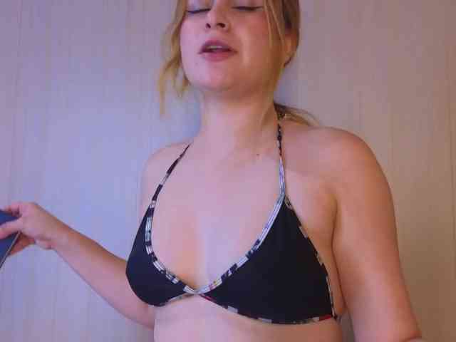 Emma-Blonde webcam