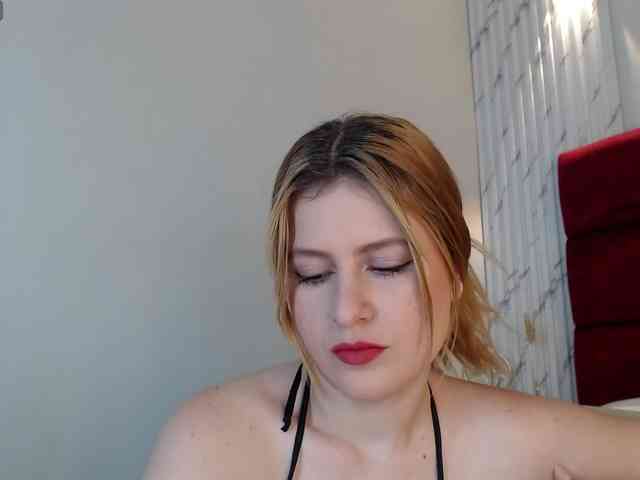 Emma-Blonde webcam