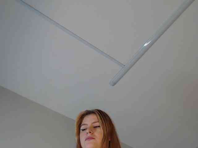 Emma-Blonde webcam