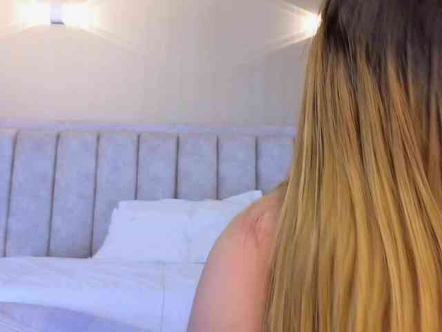 Emma-Blonde webcam