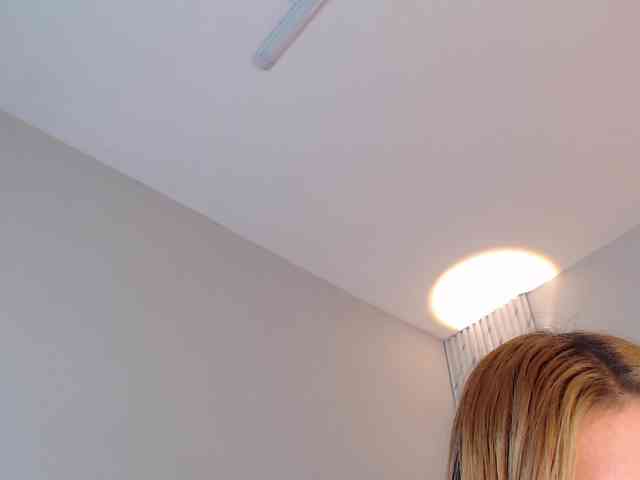 Emma-Blonde webcam