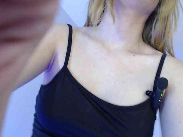 Emma-Blonde webcam