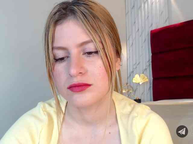 Emma-Blonde webcam