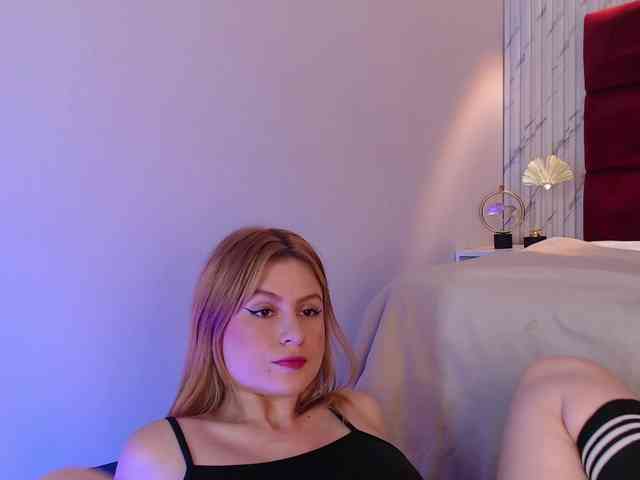 Emma-Blonde webcam