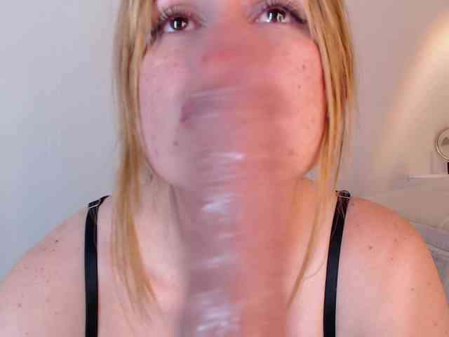 Emma-Blonde webcam
