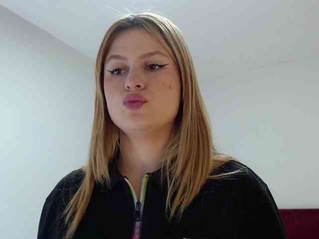 Emma-Blonde webcam