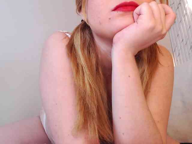 Emma-Blonde webcam