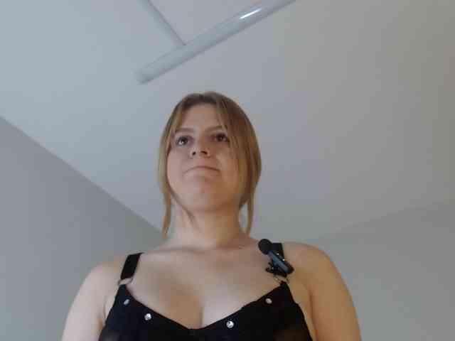 Emma-Blonde webcam
