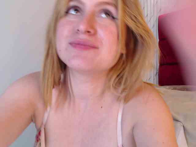 Emma-Blonde webcam
