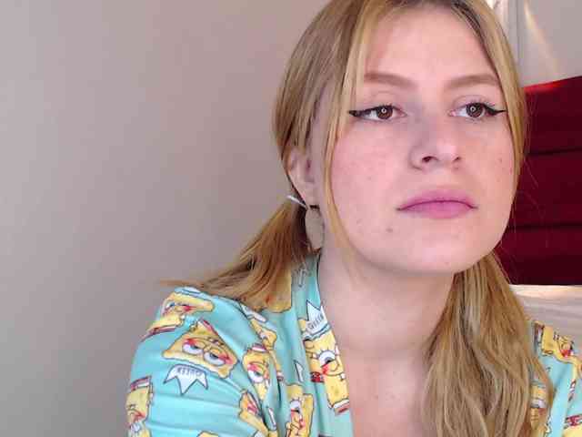 Emma-Blonde webcam