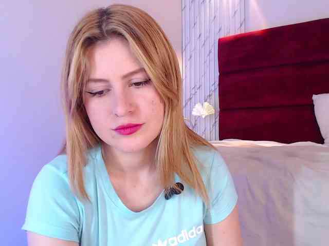 Emma-Blonde webcam