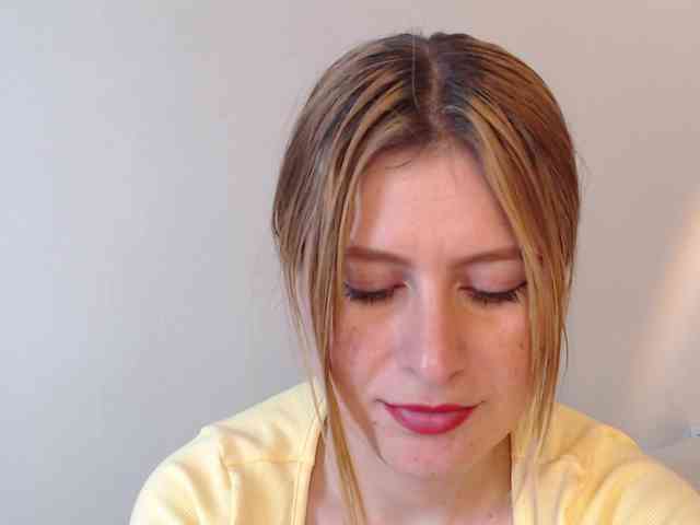 Emma-Blonde webcam